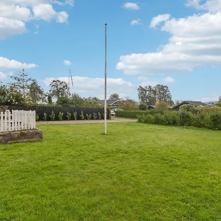 3 Bedroom Cozy In Holiday home