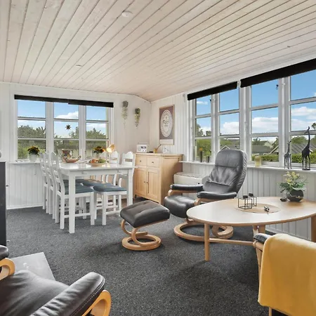 3 Bedroom Cozy In Holiday home Hejls